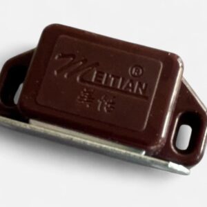 Magnetic cabinet catch