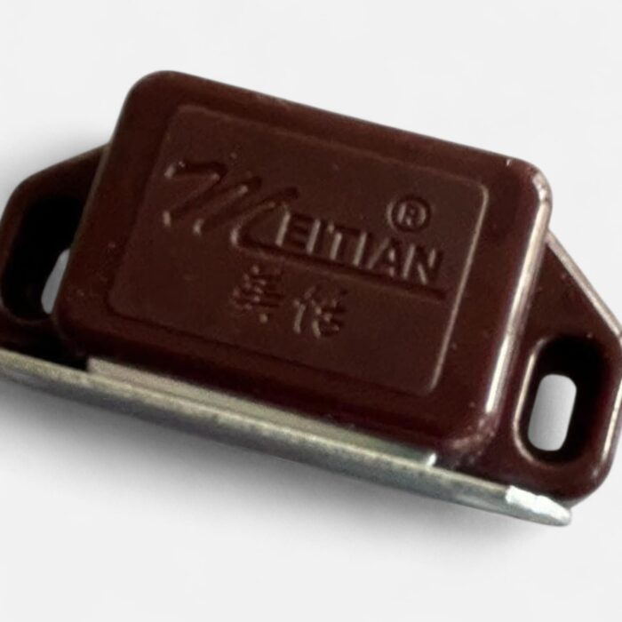 Magnetic cabinet catch