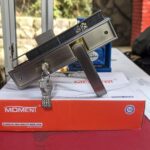Heavy duty steel door lock - moment