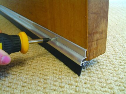 ALUMINIUM DOOR BOTTOM SEAL WITH Rubber -1mtr